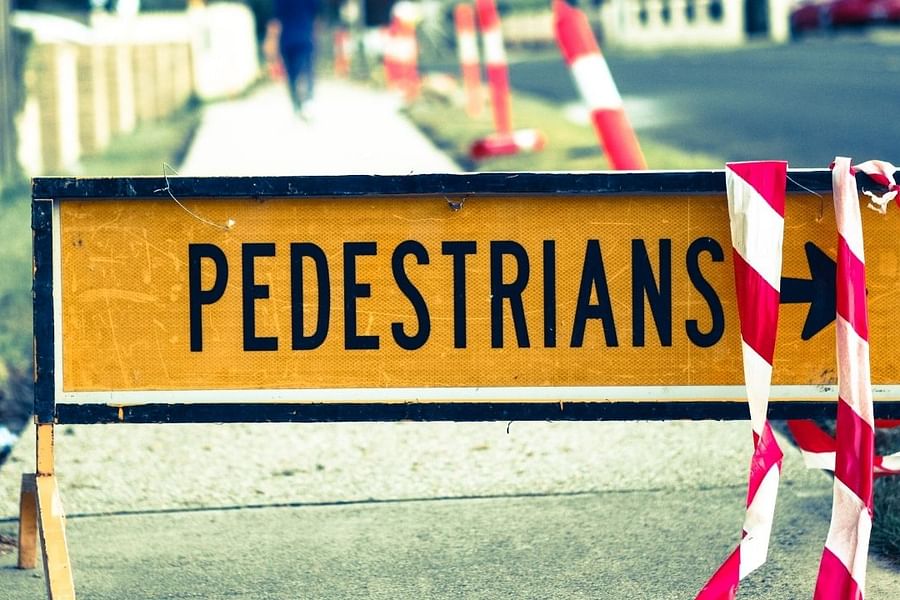 Pedestrians right of way sign